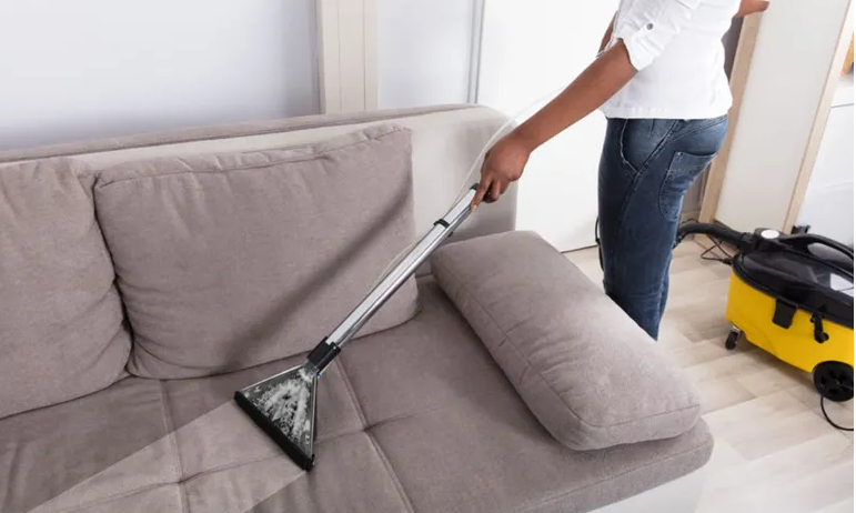 أفضل طرق تنظيف الكنب بالبخار